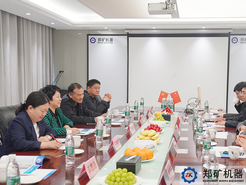 鄭州大學(xué)商學(xué)院黨委書記馮慧一行蒞臨鄭礦機(jī)器參觀調(diào)研！